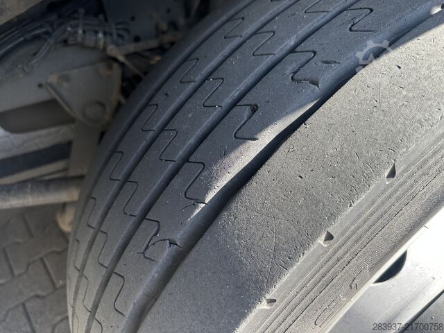 Flatbed truck with tarp IVECO Stralis AT