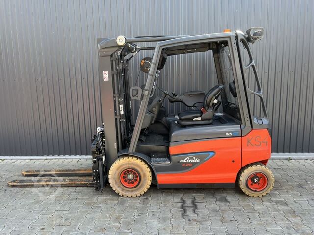 Electric 4-wheel forklift Linde E 25-01
