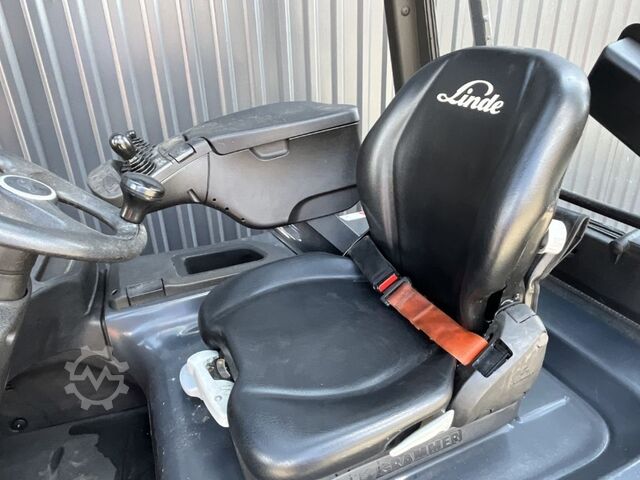 Electric 4-wheel forklift Linde E 25-01