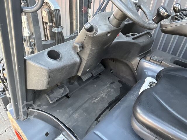 Electric 4-wheel forklift Linde E 25-01