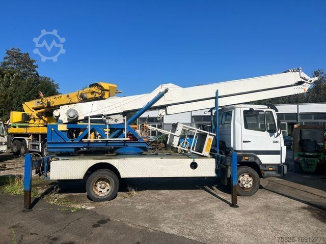 Truck-mounted crane van MERCEDES-BENZ 814 Dachdeckerkran Klaas 28-7 28Meter Fernbedien