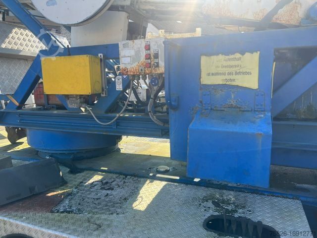 Truck-mounted crane van MERCEDES-BENZ 814 Dachdeckerkran Klaas 28-7 28Meter Fernbedien