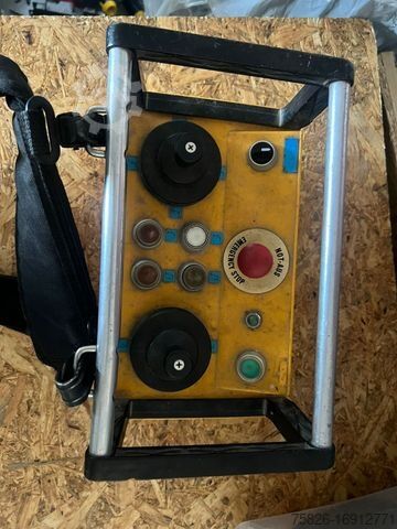 Truck-mounted crane van MERCEDES-BENZ 814 Dachdeckerkran Klaas 28-7 28Meter Fernbedien