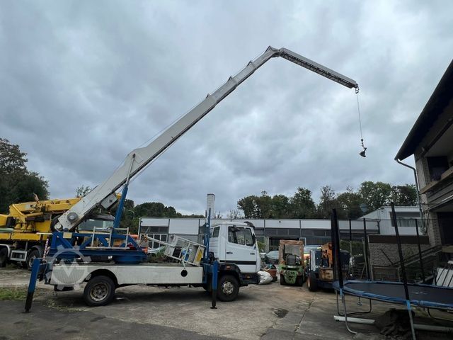 Truck-mounted crane van MERCEDES-BENZ 814 Dachdeckerkran Klaas 28-7 28Meter Fernbedien