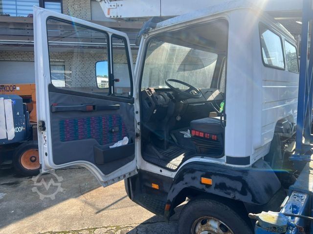 Truck-mounted crane van MERCEDES-BENZ 814 Dachdeckerkran Klaas 28-7 28Meter Fernbedien