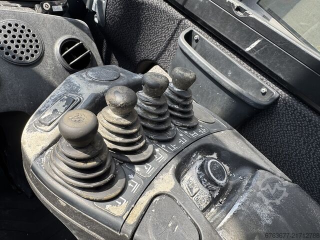 Linde H35D-02 Duplo 370 Freihub / Seitenschieber / Gabelversteller VW Diesel 2018 LINDE H35D-02 Duplo 370 Freelift / Sideshift / Vorkversteller VW Diesel 2018