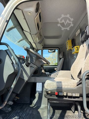 Concrete pump truck Astra HD8 84.45