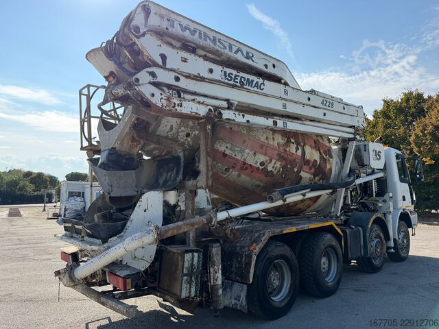 Concrete pump truck Astra HD8 84.45