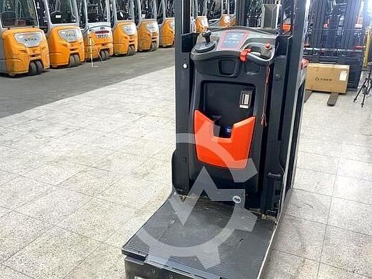 Order picking machine Linde V10-02