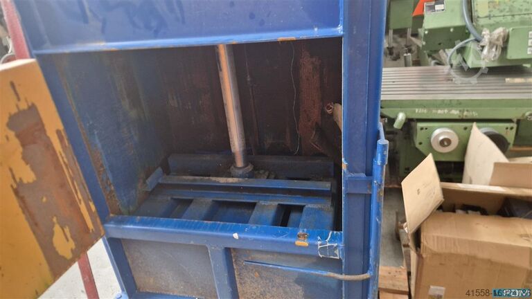 Baling Press GERÜ Uni 8