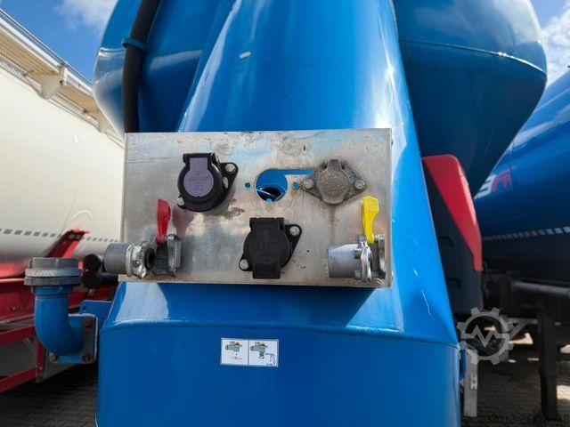 Silo semitrailer FELDBINDER Silo Auflieger 56.000 Liter ADR
