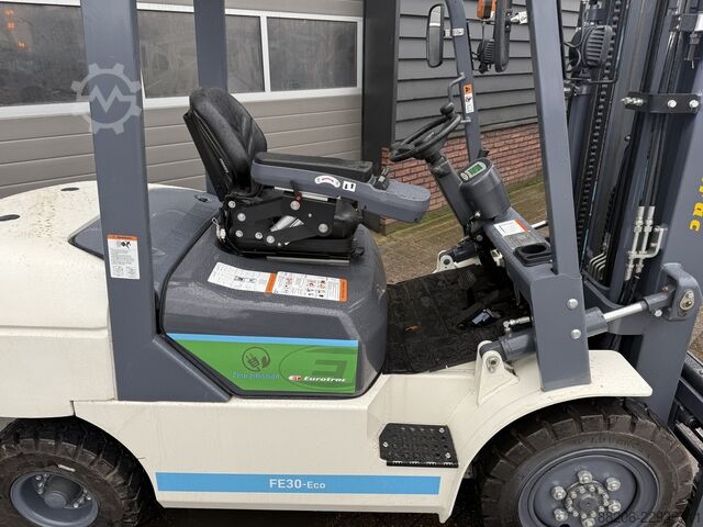  EUROTRAC FE30 ECO heftruck NIEUW met vorkenverspreider