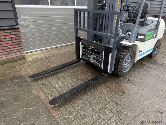  EUROTRAC FE30 ECO heftruck NIEUW met vorkenverspreider