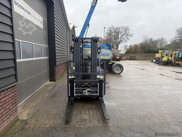  EUROTRAC FE30 ECO heftruck NIEUW met vorkenverspreider