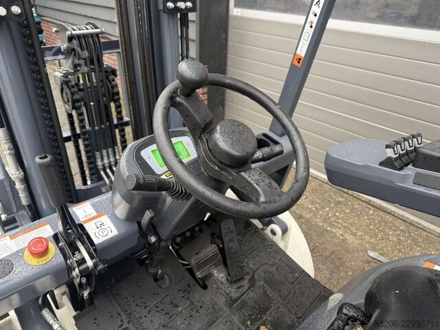  EUROTRAC FE30 ECO heftruck NIEUW met vorkenverspreider