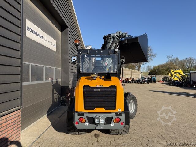  GIANT G3500 TELE minishovel NIEUW €960 LEASE