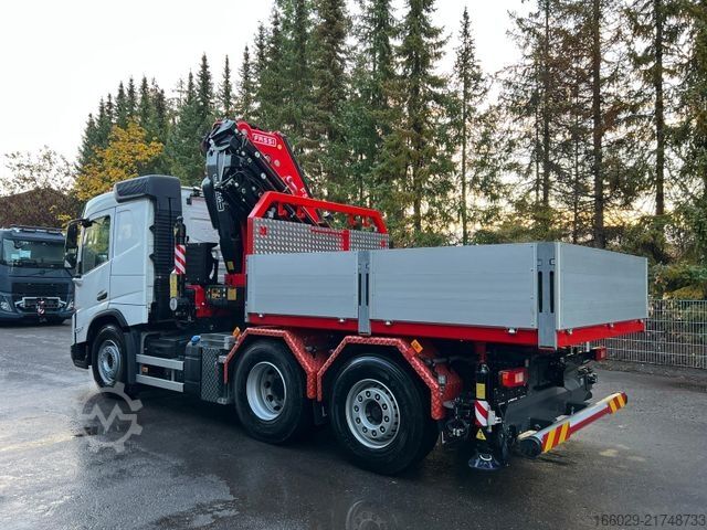Standard tractor unit VOLVO FMX 540 6x2 mit Kran Fassi F545.2.28