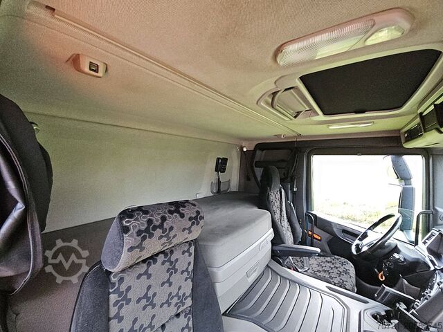 Chassis with cab SCANIA P450