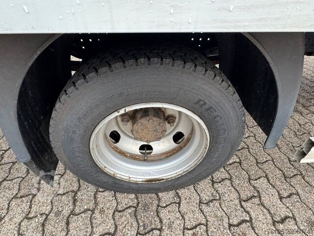 LKW mit Kofferaufbau FUSO Canter 7C15 Koffer mit Ladebordwand