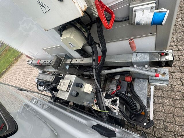 Kühltransporter IVECO Daily 35C18 TiefKühlkoffer Maxicargo