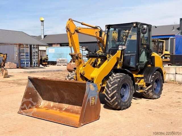 Caterpillar 908M - Quick Coupler / Automatic Greasing / Forks and Bucket Caterpillar 908M - Quick Coupler / Automatic Greasing / For...