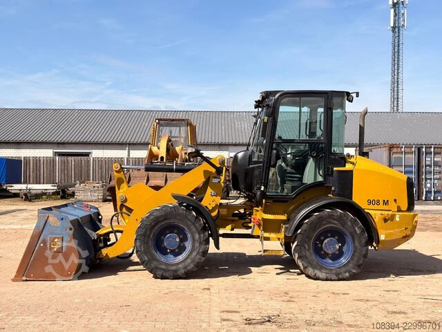 Caterpillar 908M - Quick Coupler / Automatic Greasing / Forks and Bucket Caterpillar 908M - Quick Coupler / Automatic Greasing / For...