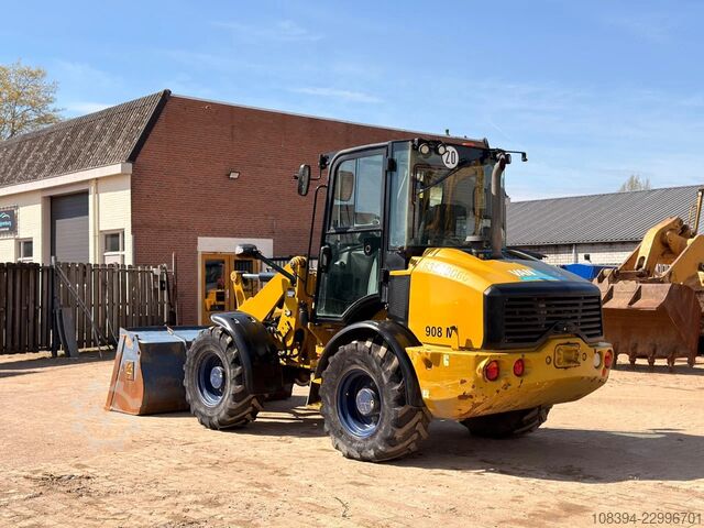 Caterpillar 908M - Quick Coupler / Automatic Greasing / Forks and Bucket Caterpillar 908M - Quick Coupler / Automatic Greasing / For...