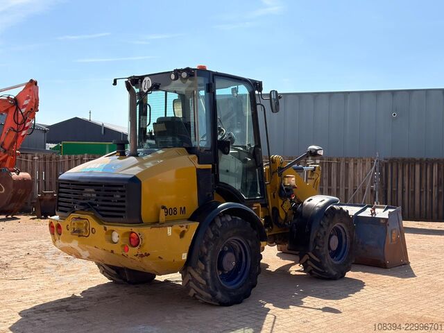 Caterpillar 908M - Quick Coupler / Automatic Greasing / Forks and Bucket Caterpillar 908M - Quick Coupler / Automatic Greasing / For...