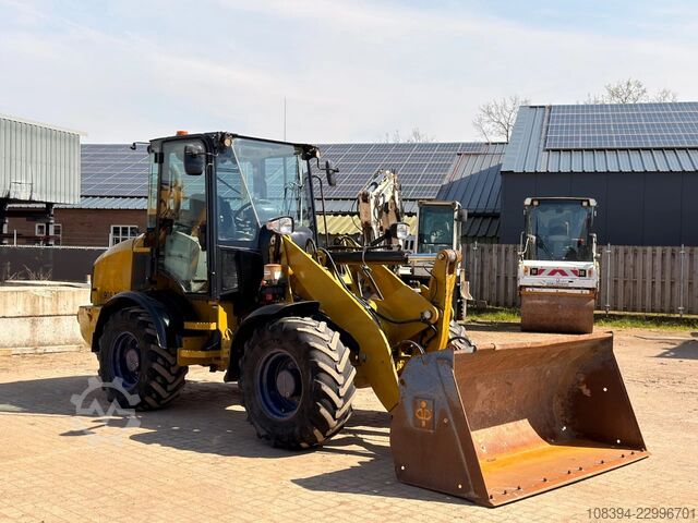 Caterpillar 908M - Quick Coupler / Automatic Greasing / Forks and Bucket Caterpillar 908M - Quick Coupler / Automatic Greasing / For...