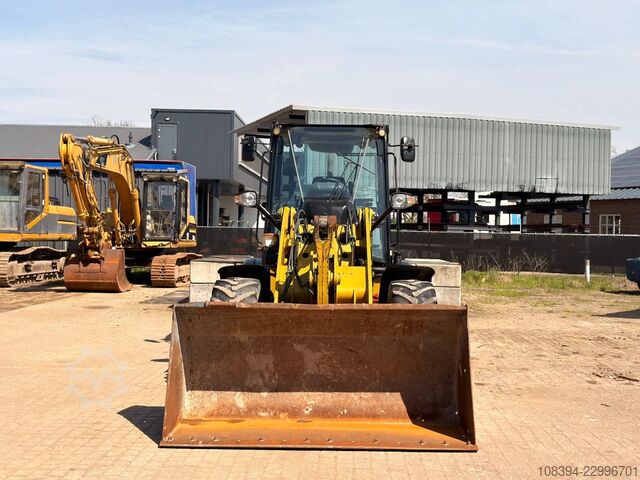 Caterpillar 908M - Quick Coupler / Automatic Greasing / Forks and Bucket Caterpillar 908M - Quick Coupler / Automatic Greasing / For...