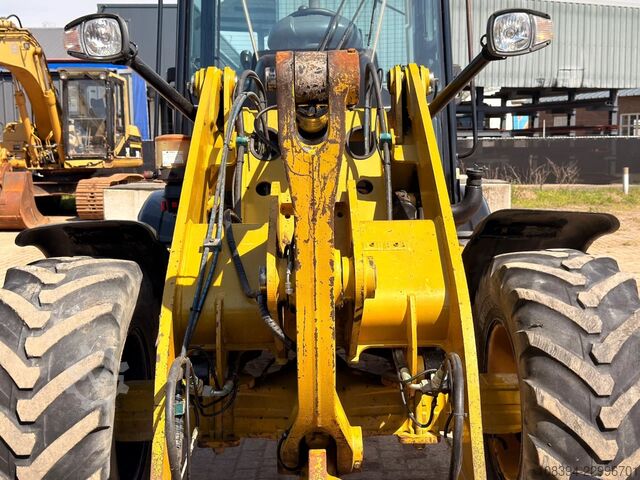 Caterpillar 908M - Quick Coupler / Automatic Greasing / Forks and Bucket Caterpillar 908M - Quick Coupler / Automatic Greasing / For...
