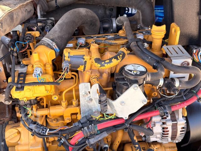 Caterpillar 908M - Quick Coupler / Automatic Greasing / Forks and Bucket Caterpillar 908M - Quick Coupler / Automatic Greasing / For...