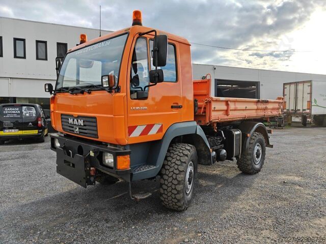 MAN L2000 4x4 10.220 with Army Shelter container MAN L2000 4x4 10.220 + Army Shelter container