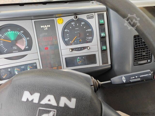 MAN L2000 4x4 10.220 with Army Shelter container MAN L2000 4x4 10.220 + Army Shelter container