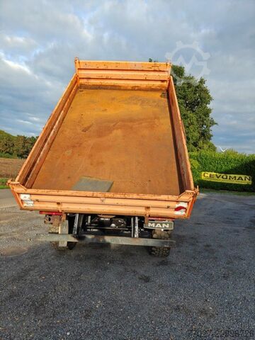 MAN L2000 4x4 10.220 with Army Shelter container MAN L2000 4x4 10.220 + Army Shelter container