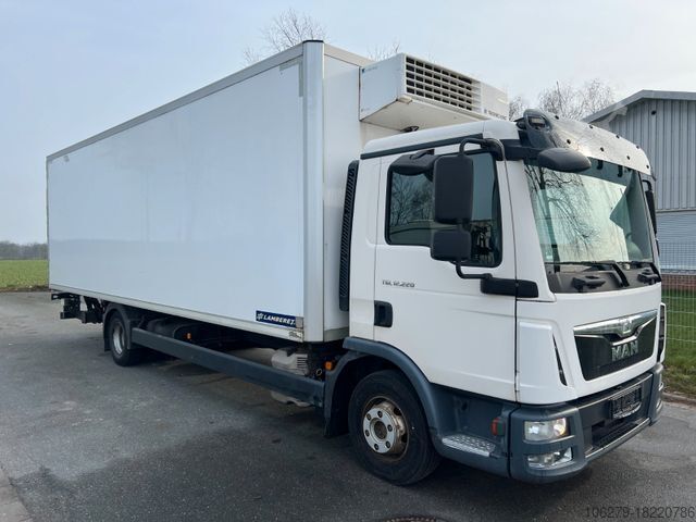 Refrigerated truck MAN 12.220 Kühlwagen