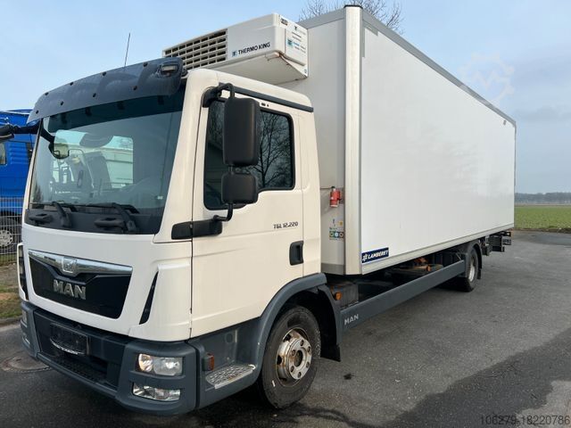Refrigerated truck MAN 12.220 Kühlwagen
