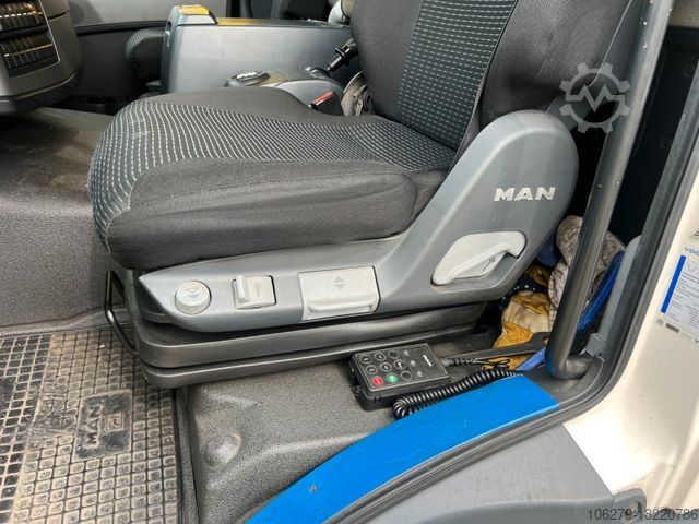 Refrigerated truck MAN 12.220 Kühlwagen