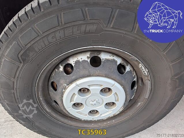 Suitcase Peugeot Boxer 2.0 HDI BOX + LIFT - ONLY ONE PART OF REG...