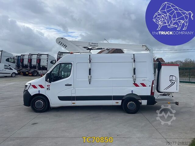 Lifting platform Renault Master 145.35 Nacelle