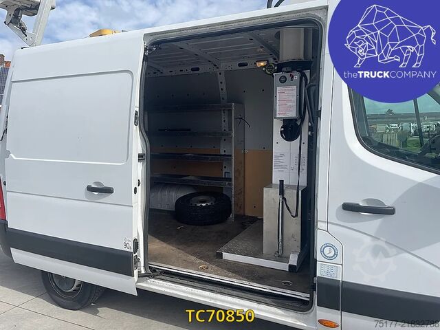 Lifting platform Renault Master 145.35 Nacelle
