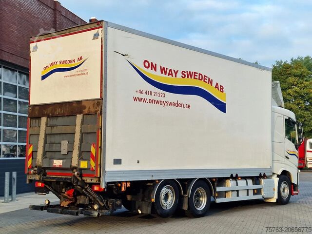 Suitcase Volvo FH 13.460 lowroof 6x2 - Box with Sidedoors - 48...