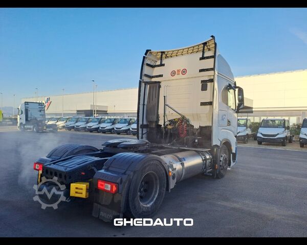 Standard SZM IVECO TRATTORE STRADALE IVECO S - WAY 460 LNG METANO