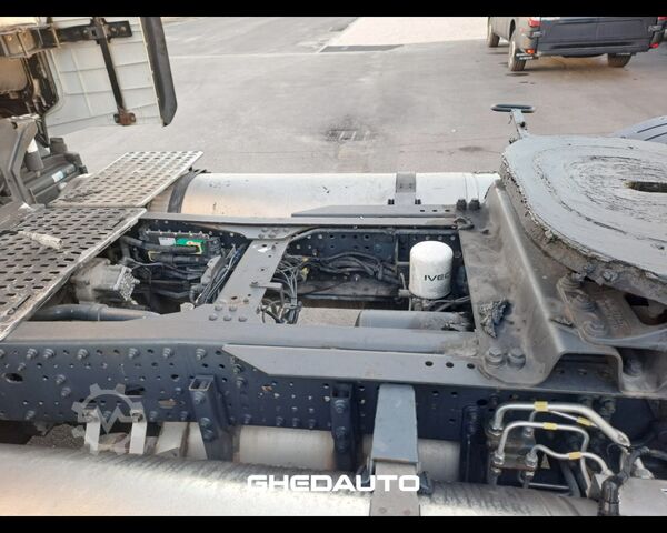 Standard SZM IVECO TRATTORE STRADALE IVECO S - WAY 460 LNG METANO