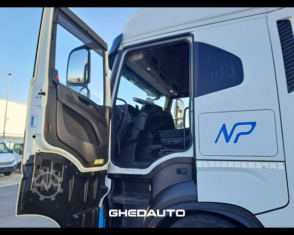 Standard SZM IVECO TRATTORE STRADALE IVECO S - WAY 460 LNG METANO