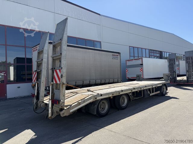 Low loader trailer Möslein TO 3 Schwebheim  3 Achs Tieflader Plato