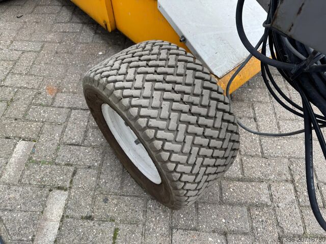 Gelenkteleskoparbeitsbühne Niftylift HR12NE Hoogwerker Knikarmhoogwerker