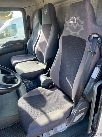 Transporter mit Koffer MAN TGL 8.180 Wäscherei Koffer mit LBW-Klima-3 Sitze