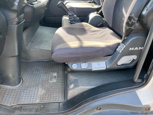 Transporter mit Koffer MAN TGL 8.180 Wäscherei Koffer mit LBW-Klima-3 Sitze