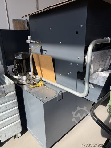 5 axis universal machining center DECKEL MAHO DMU 60 evo
